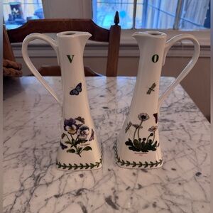 Portmeirion botanic garden oil and vinegar cruet set, like new. 8 1/2 inches